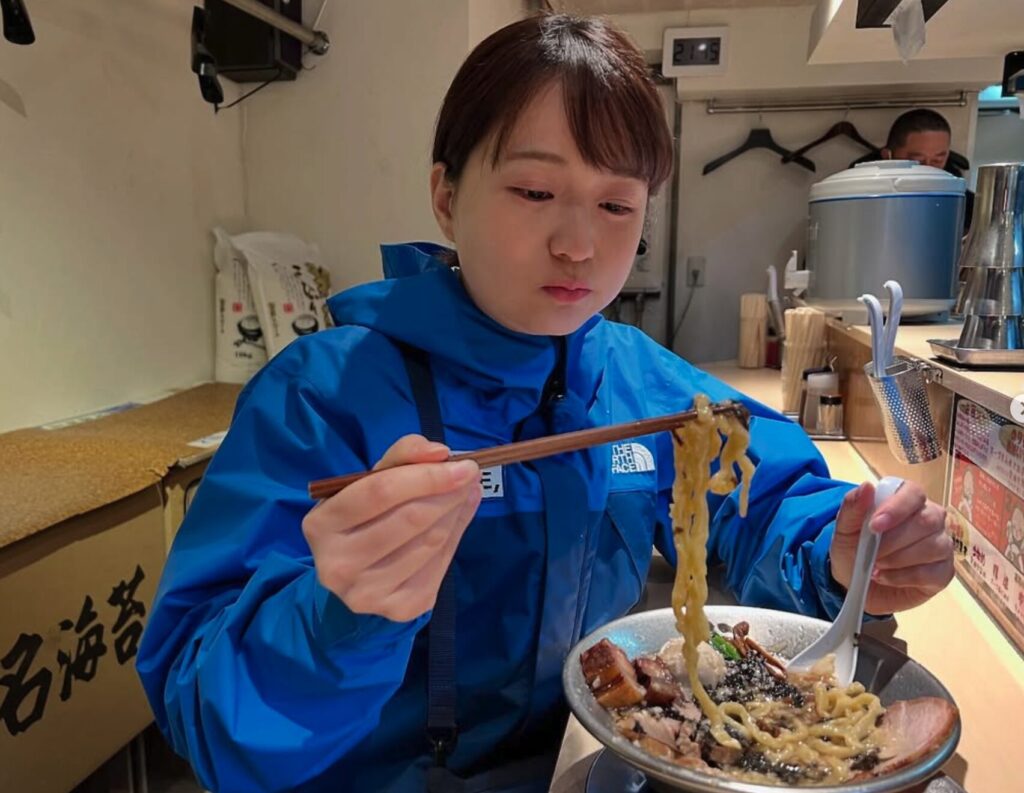 篠原梨菜